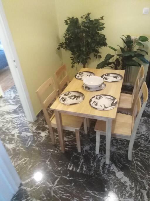 Thissio Apartment Philoxenia Atene Esterno foto