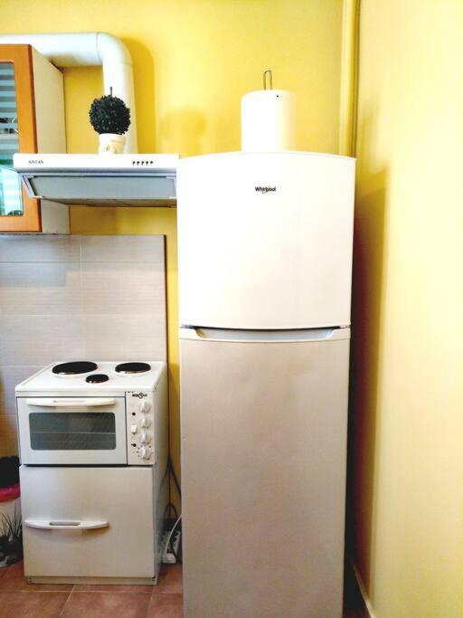 Thissio Apartment Philoxenia Atene Esterno foto