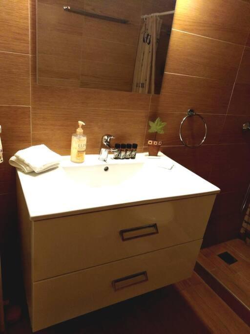 Thissio Apartment Philoxenia Atene Esterno foto